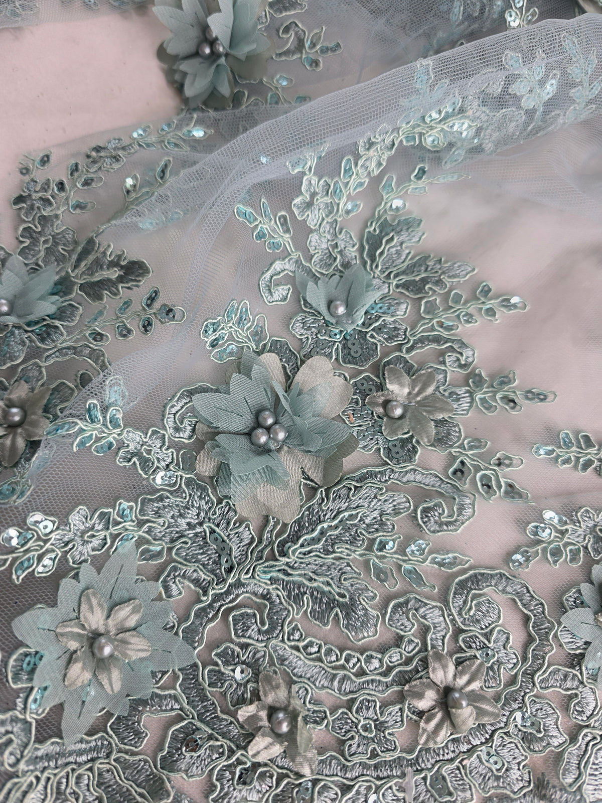 Tul Bordado Con Floral 3D, Lentejuela Y Perlas HH158 ideal para vestidos de noche de boda y de XV años – tela por metro Ceremonia Textil