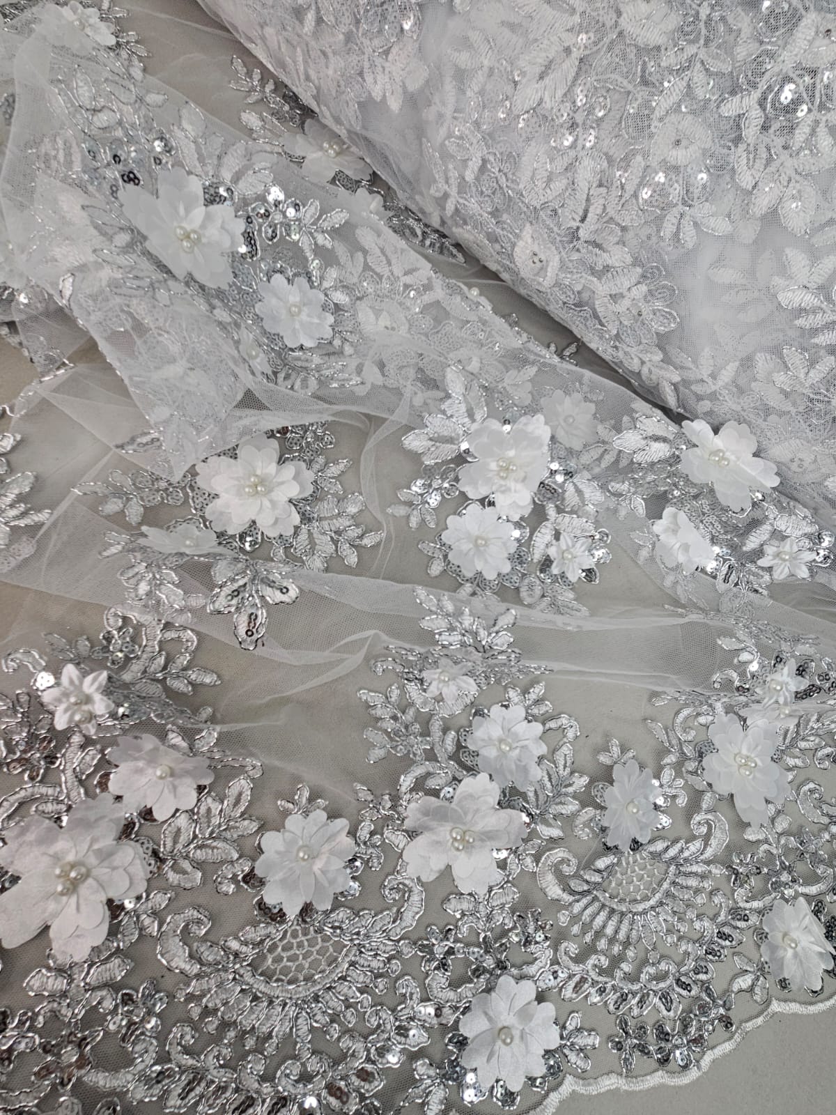 Tul Bordado Con Floral 3D, Lentejuela Y Perlas HH159 ideal para vestidos de noche de boda y de XV años – tela por metro Ceremonia Textil