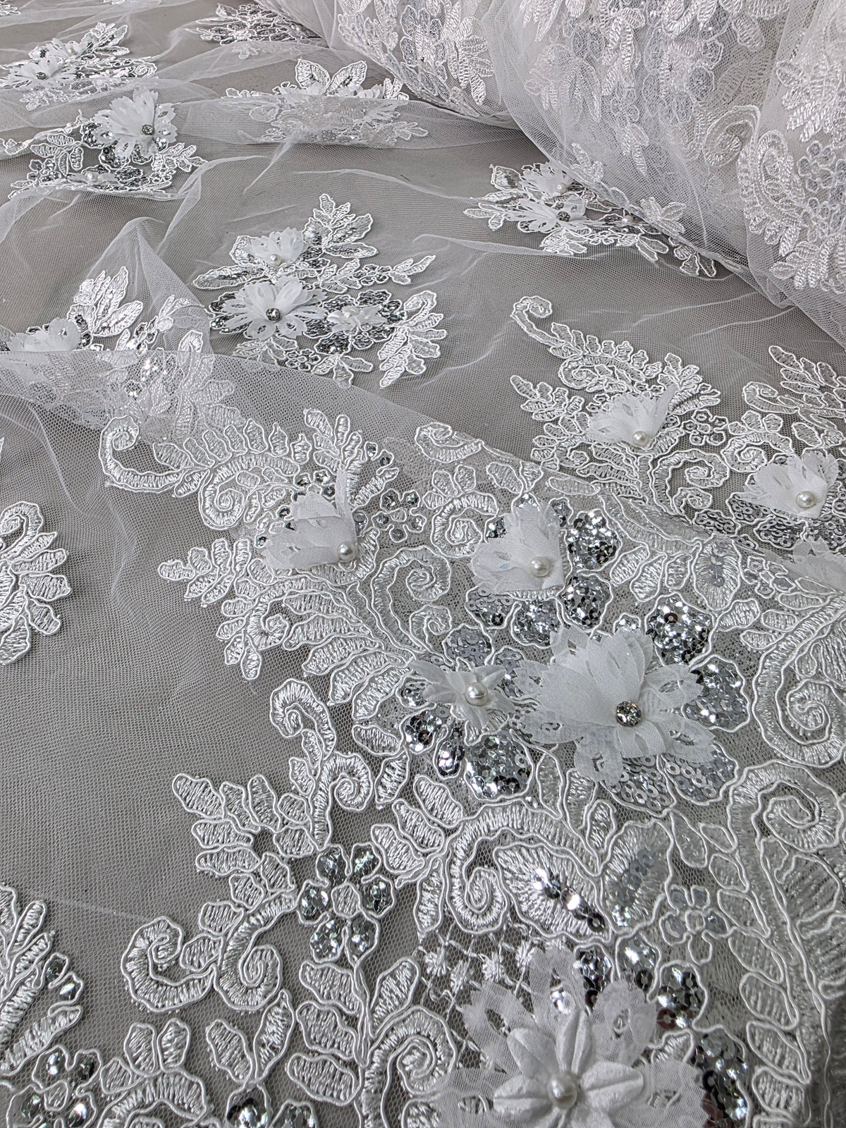 Tul Bordado Con Floral 3D, Lentejuela Y Perlas HH160 ideal para vestidos de noche de boda y de XV años – tela por metro Ceremonia Textil