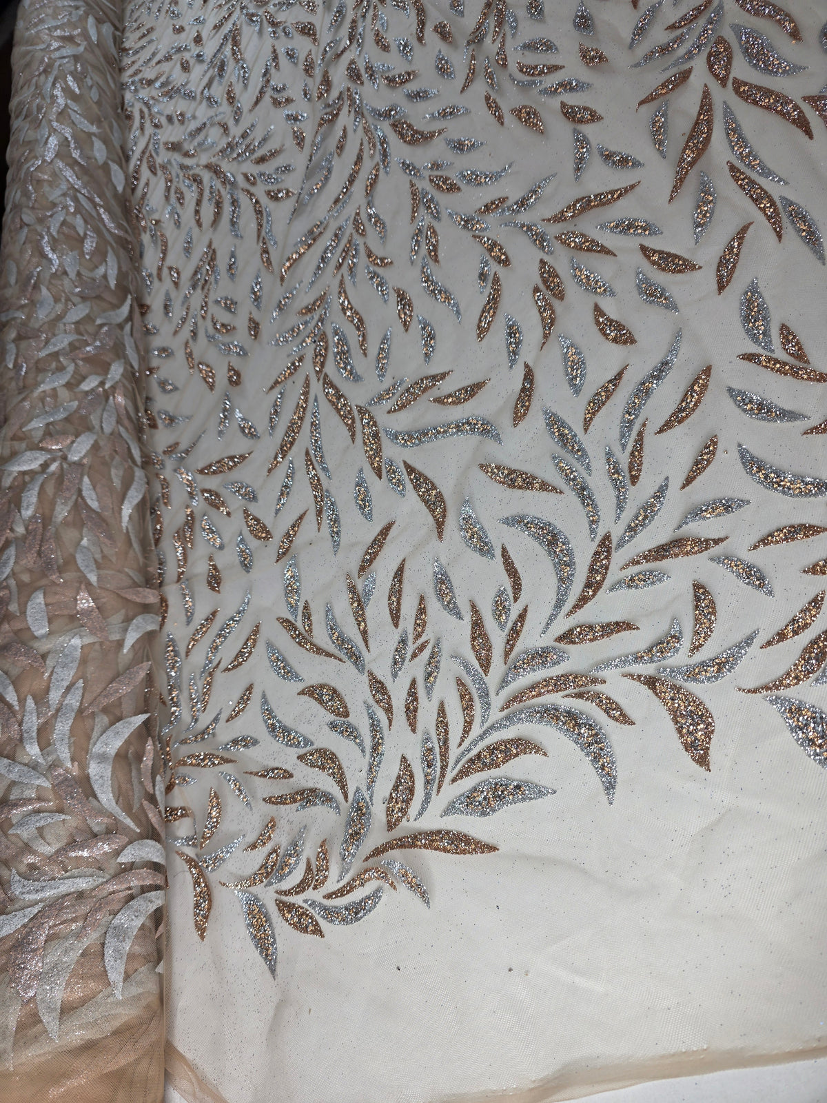 Tul Bordado Con Diseño Aplicaciones de Pedrería Y Glitter HH200 ideal para vestidos de noche de boda y de XV años – tela por metro Ceremonia Textil