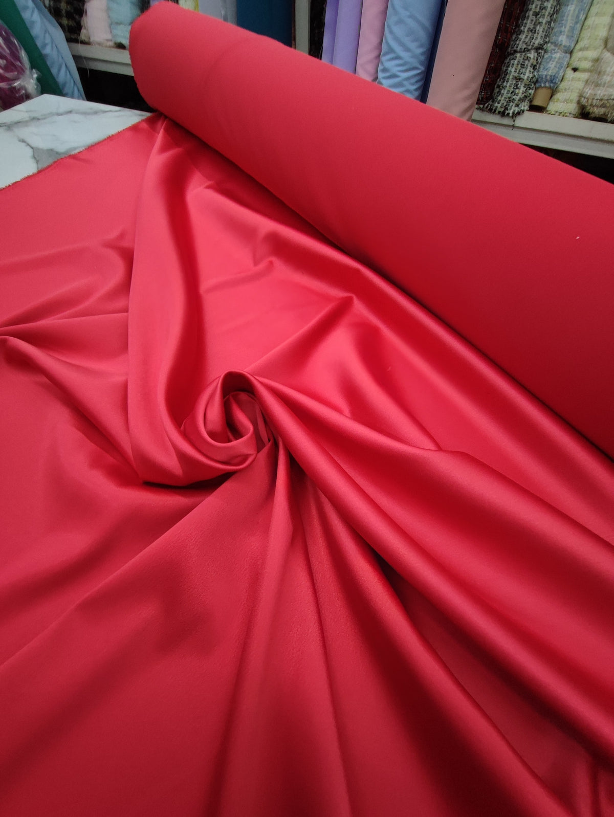 HH1 Rojo: fotografía real de la tela. Ceremonia Textil. Se vende tela por metro.