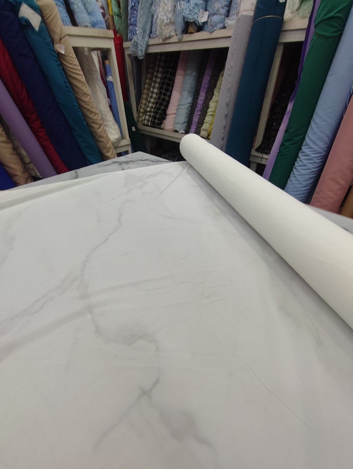 HH10 Blanco: fotografía real de la tela. Ceremonia Textil. Se vende tela por metro.