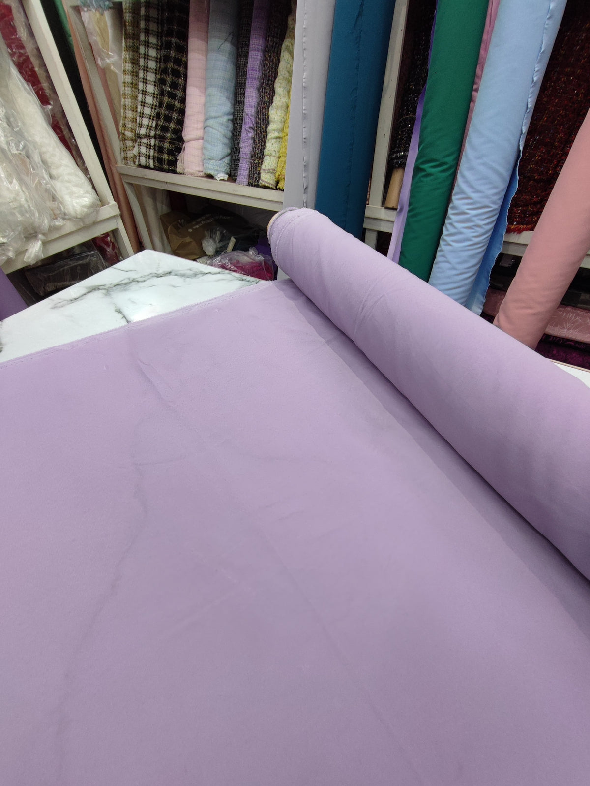 HH10 Malva: fotografía real de la tela. Ceremonia Textil. Se vende tela por metro.
