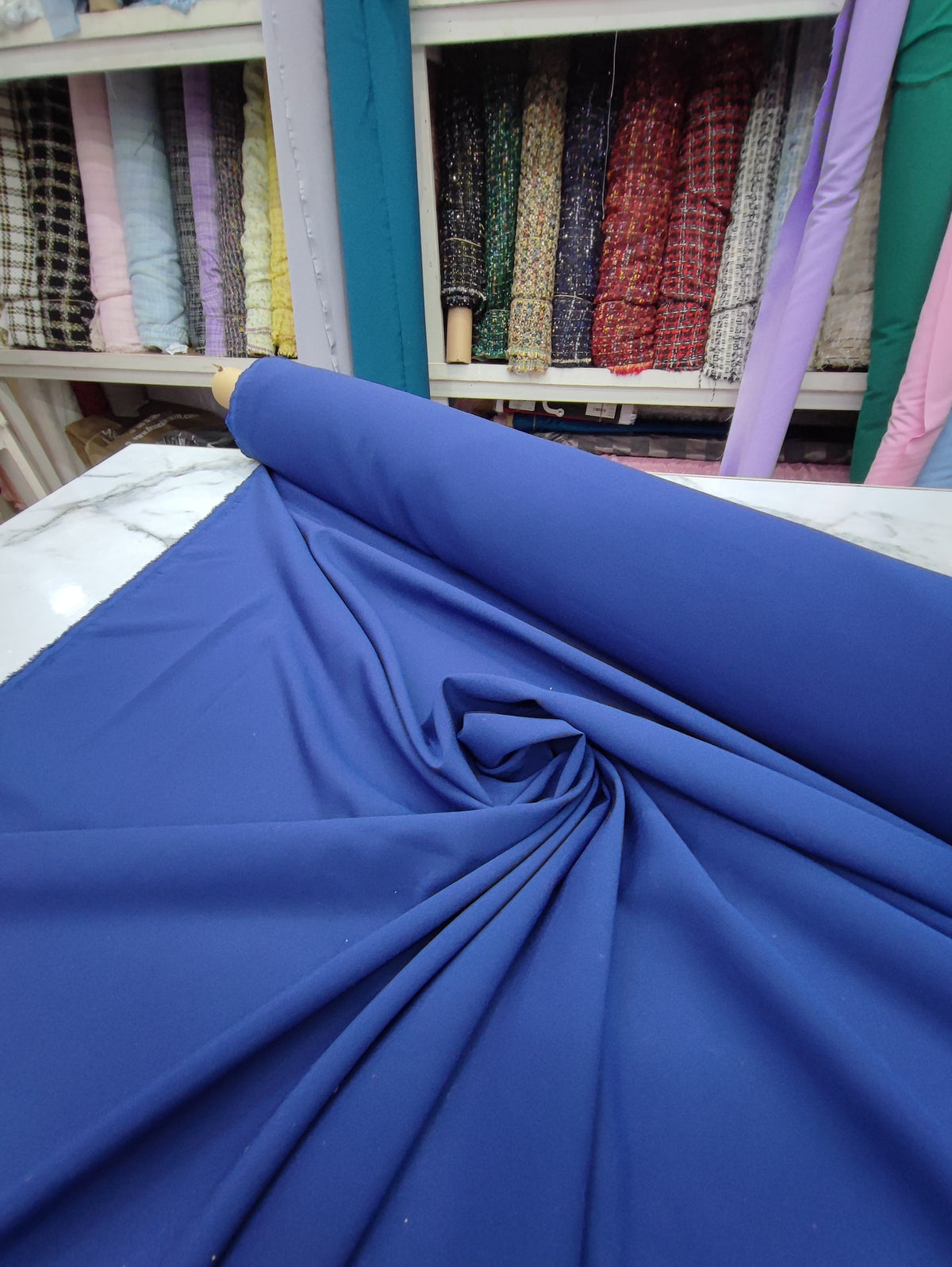 HH10 Marino Oscuro: fotografía real de la tela. Ceremonia Textil. Se vende tela por metro.