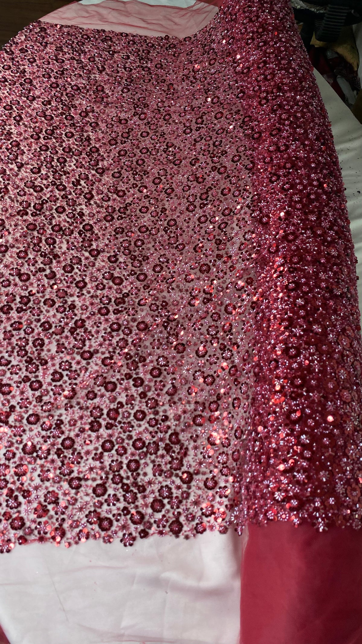 HH226 VINO: fotografía real del tejido y color exacto. Se vende tela por metro.