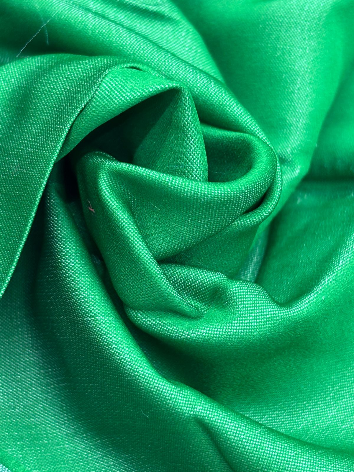 HH9 VERDE ESMERALDA: fotografía real del tejido doble vista, cara A. Se vende tela por metro.