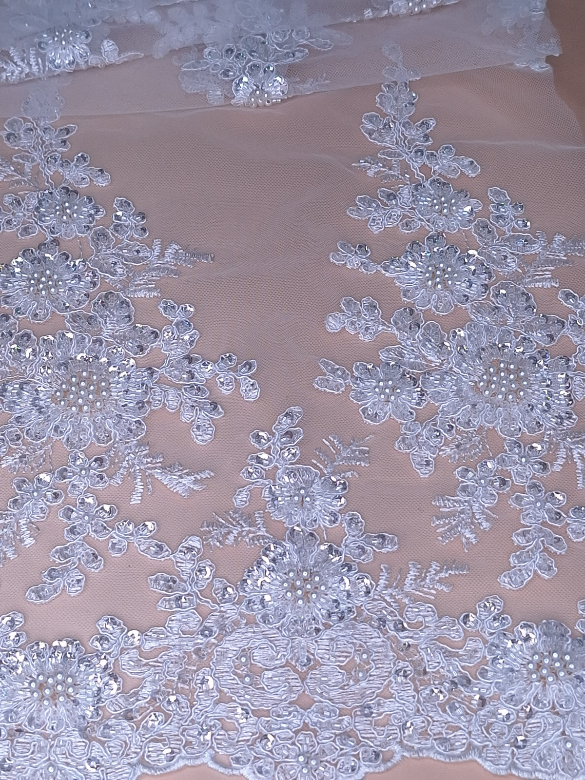 Tul Bordado Con Diseño Floral Con Lentejuela Y Perla Color Blanco - HH047 ideal para vestidos de noche de boda y de XV años – tela por metro Ceremonia Textil