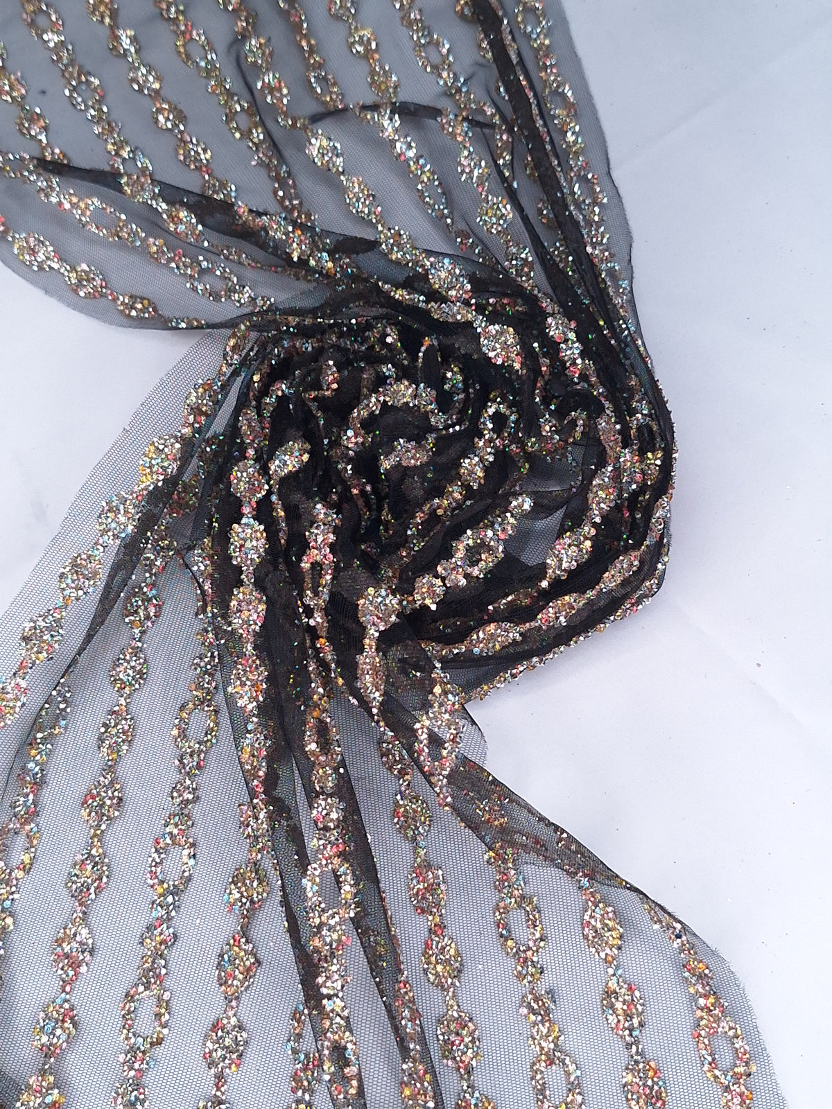 Tul bordado Con Aplicaciones de Pedrería en Línea H146, ideal para vestidos de noche de boda y de XV años – tela por metro Ceremonia Textil