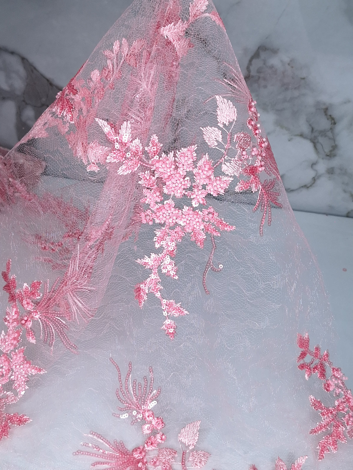 Tul Bordado Con Floral, Lentejuela Y Chaquira HH161 ideal para vestidos de noche de boda y de XV años – tela por metro Ceremonia Textil