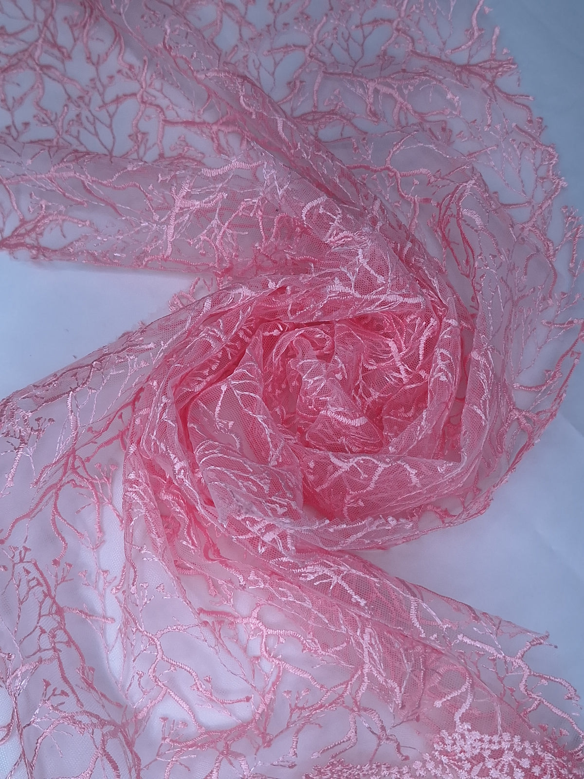 Tul Bordado Diseño Floral Con Ramajes HH175 ideal para vestidos de noche de boda y de XV años – tela por metro Ceremonia Textil