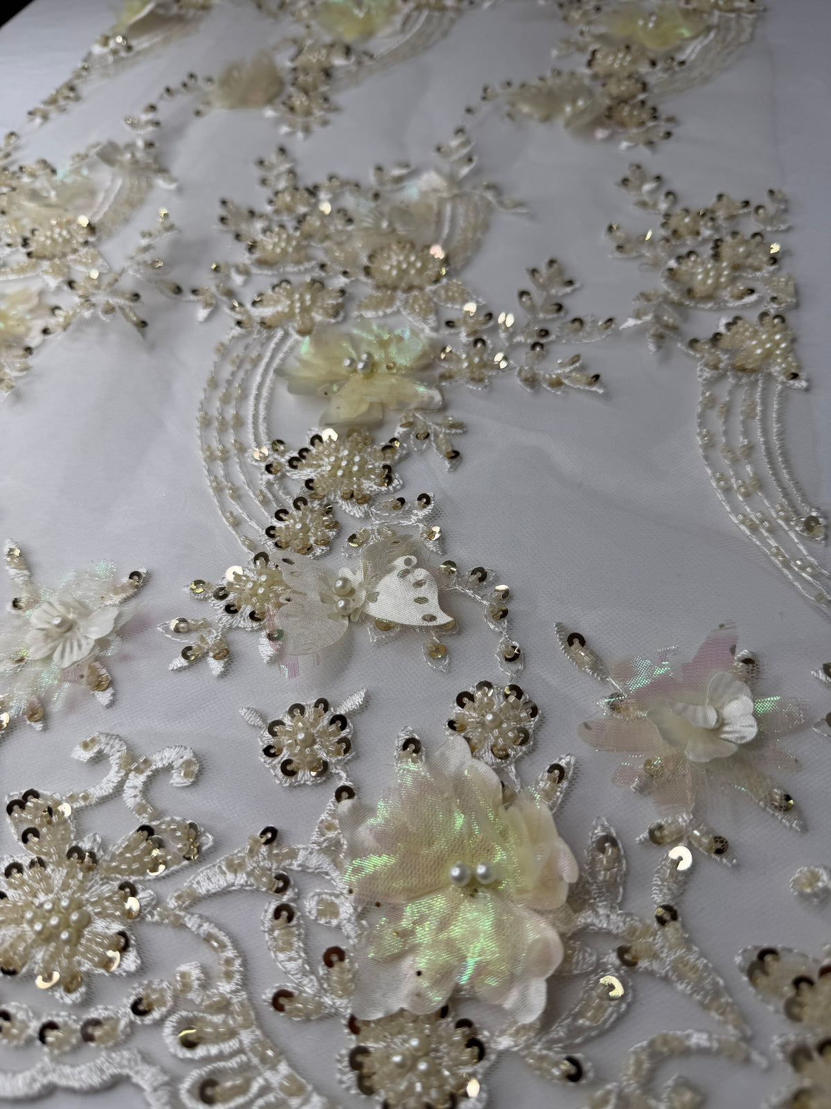 Tul bordado con lentejuela, canutillo y flor y mariposa 3d en tornasol hh237 – tela por metro Ceremonia Textil