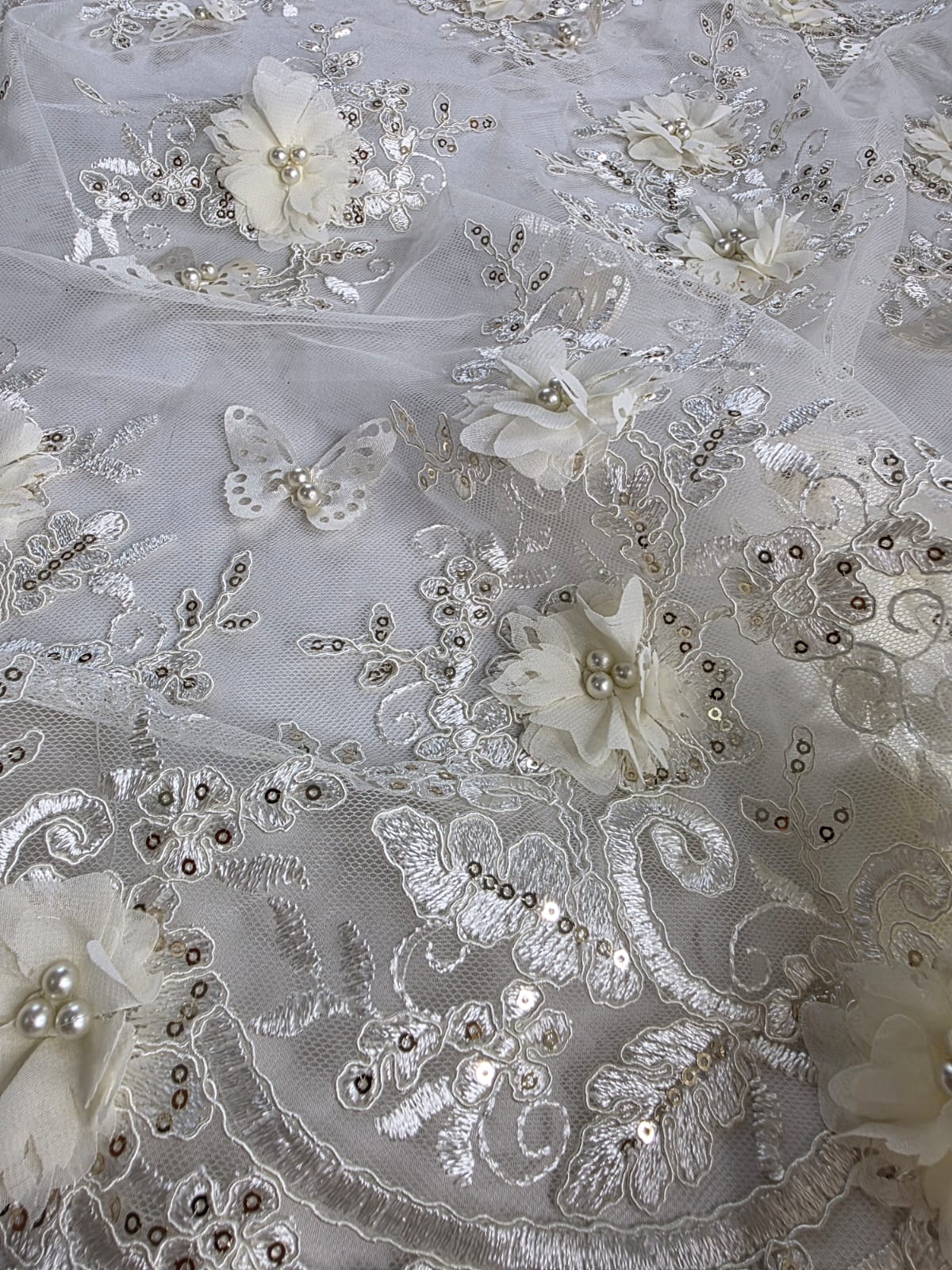 Tul Bordado Con Perlas, Lentejuelas, Mariposas y Flores 3D - HH275 – tela por metro Ceremonia Textil