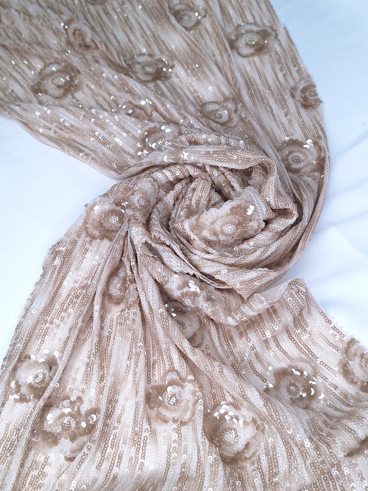 Tul Bordado Diseño Floral Con Lentejuela HH179 ideal para vestidos de noche de boda y de XV años – tela por metro Ceremonia Textil