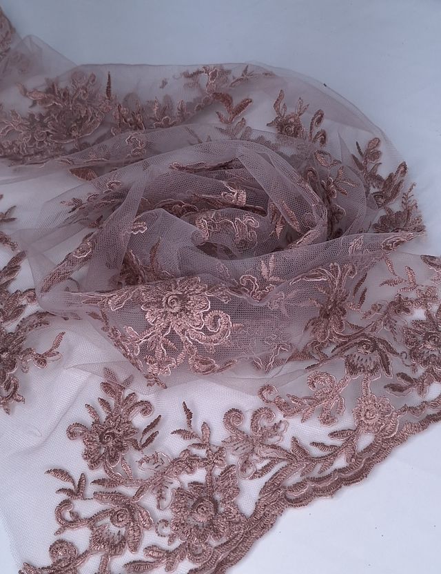 Tul bordado Floral con Orilla Ondulada A926, ideal para vestidos de noche de boda y de XV años – tela por metro Ceremonia Textil