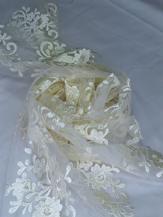 Tul bordado color hueso A955, ideal para vestidos de noche de boda y de XV años – tela por metro Ceremonia Textil