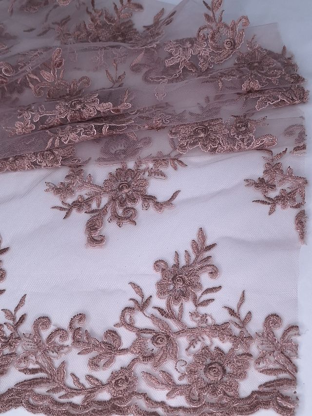 Tul bordado Floral con Orilla Ondulada A926, ideal para vestidos de noche de boda y de XV años – tela por metro Ceremonia Textil