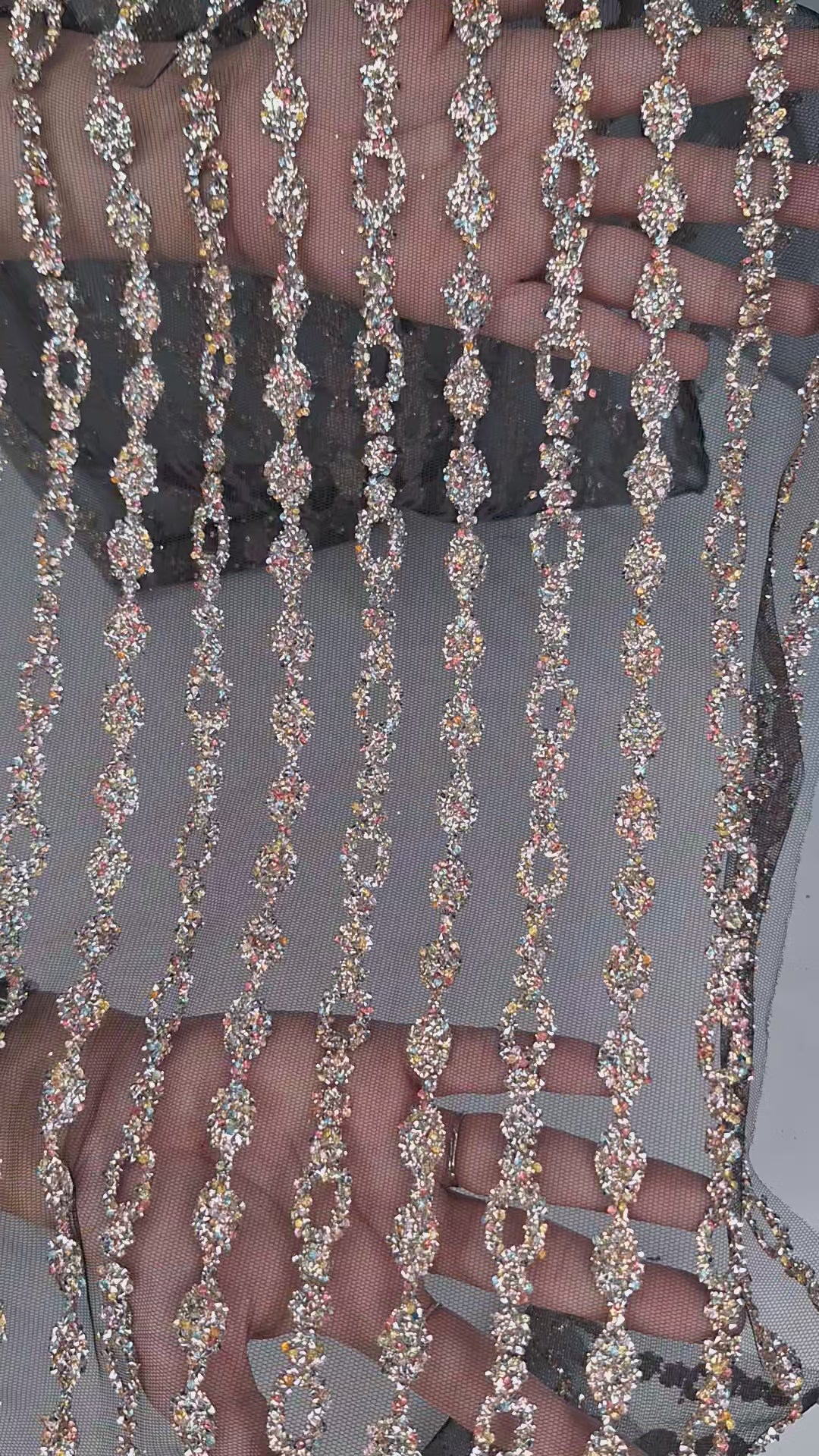 Tul bordado Con Aplicaciones de Pedrería en Línea H146, ideal para vestidos de noche de boda y de XV años